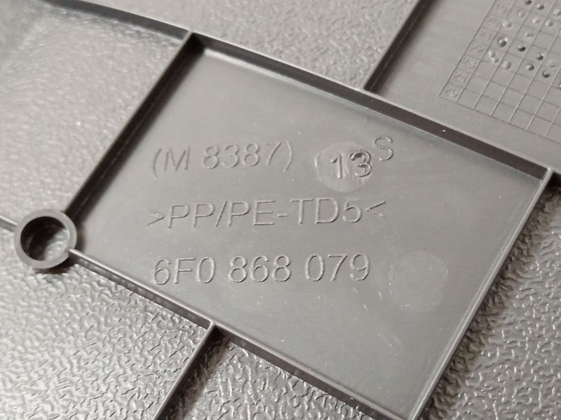 Recambio de guarnecido puerta delantera izquierda para seat arona referencia OEM IAM 6F0868079  