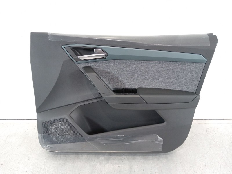 Recambio de guarnecido puerta delantera derecha para seat arona referencia OEM IAM 6F0868080 6F0867131 