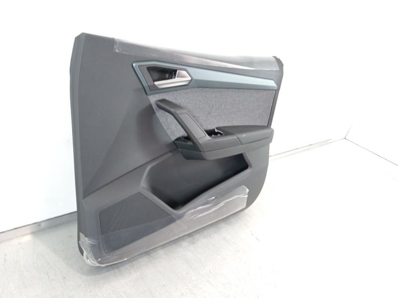 Recambio de guarnecido puerta delantera derecha para seat arona referencia OEM IAM 6F0868080 6F0867131 