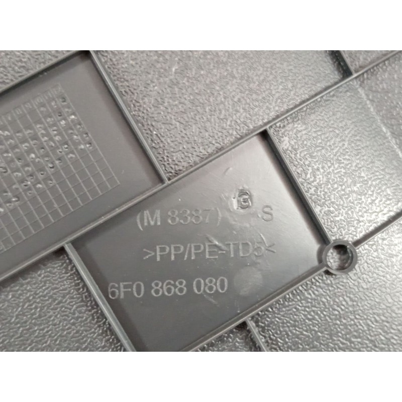 Recambio de guarnecido puerta delantera derecha para seat arona referencia OEM IAM 6F0868080 6F0867131 