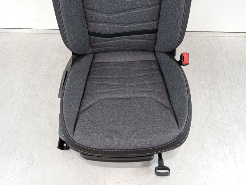 Recambio de asiento delantero derecho para seat arona referencia OEM IAM 2Q4881106H  