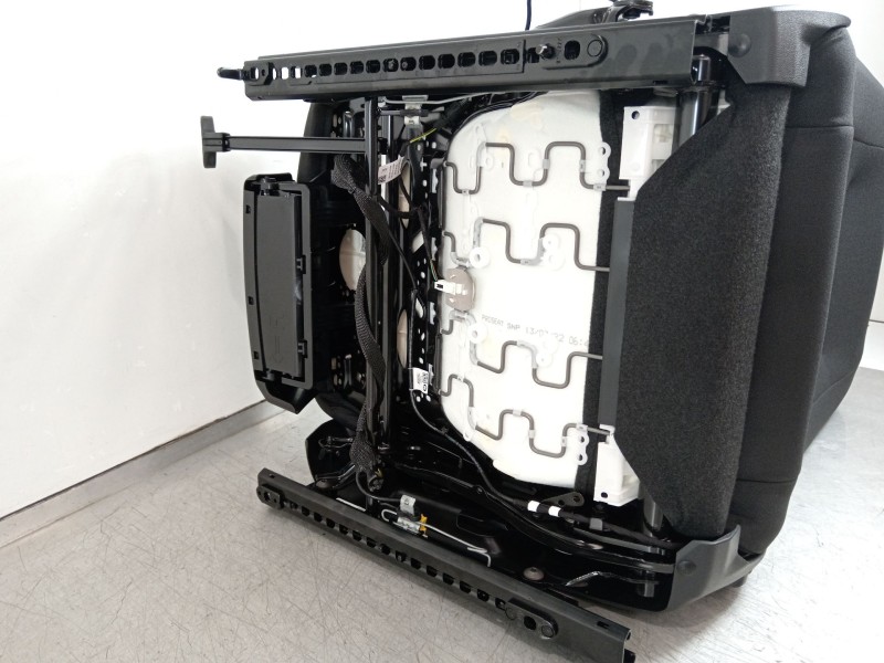 Recambio de asiento delantero derecho para seat arona referencia OEM IAM 2Q4881106H  