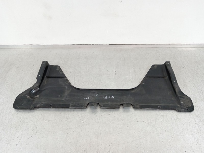 Recambio de cubrecarter para seat arona referencia OEM IAM 2Q0825235  