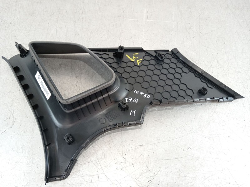 Recambio de moldura para seat arona referencia OEM IAM 6F9867287A  