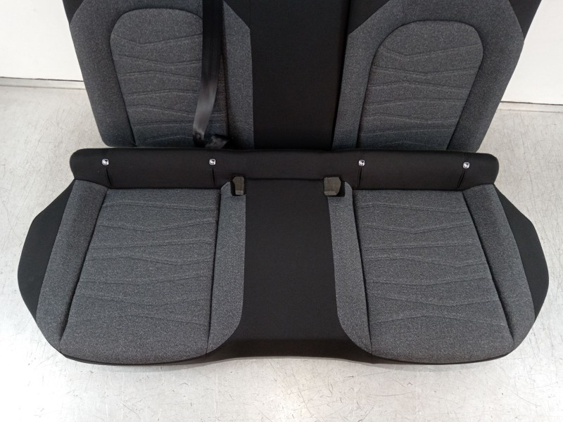 Recambio de asientos traseros para seat arona referencia OEM IAM 6F9885375  