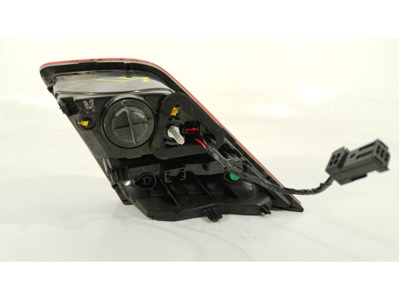 Recambio de piloto trasero izquierdo en porton para peugeot 308 business line referencia OEM IAM 9677818380  81260101