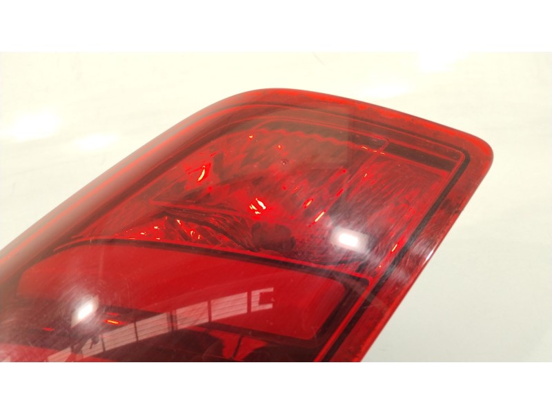 Recambio de piloto trasero izquierdo en porton para peugeot 308 business line referencia OEM IAM 9677818380  81260101