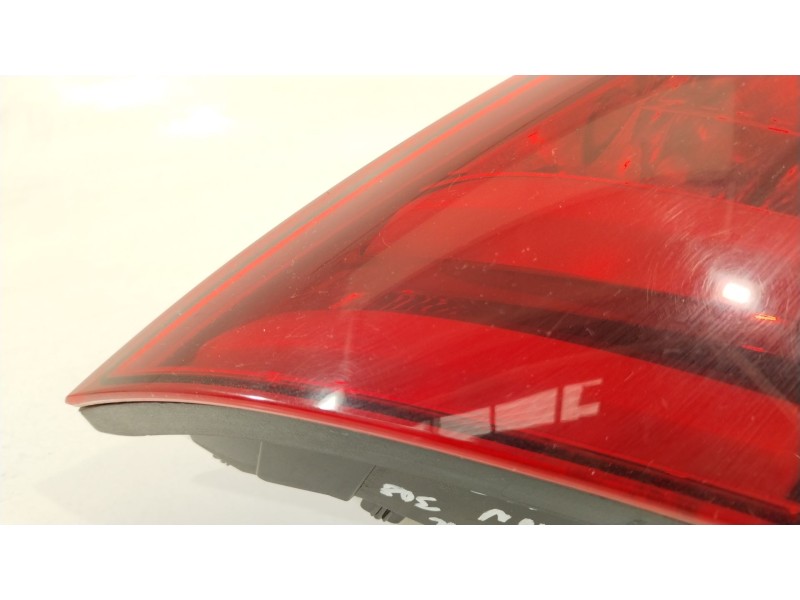 Recambio de piloto trasero izquierdo en porton para peugeot 308 business line referencia OEM IAM 9677818380  81260101