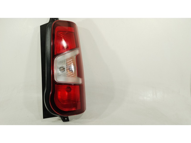 Recambio de piloto trasero derecho para toyota proace city referencia OEM IAM 9820554880  