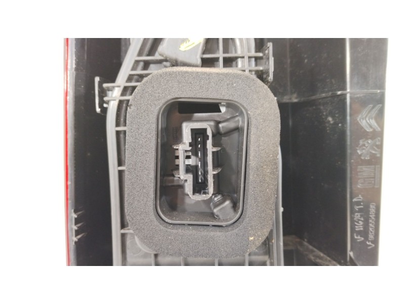 Recambio de piloto trasero derecho para toyota proace city referencia OEM IAM 9820554880  