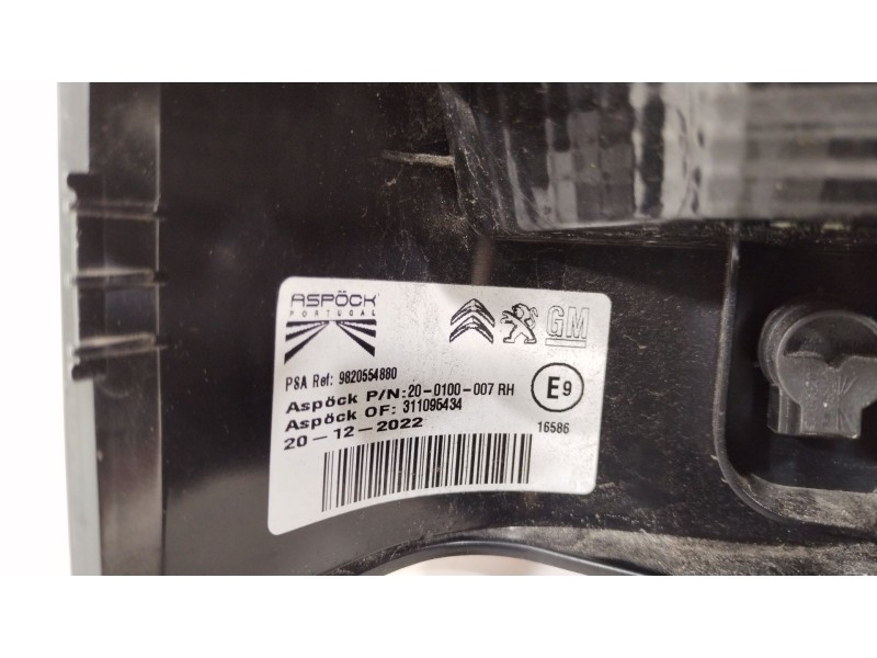 Recambio de piloto trasero derecho para toyota proace city referencia OEM IAM 9820554880  