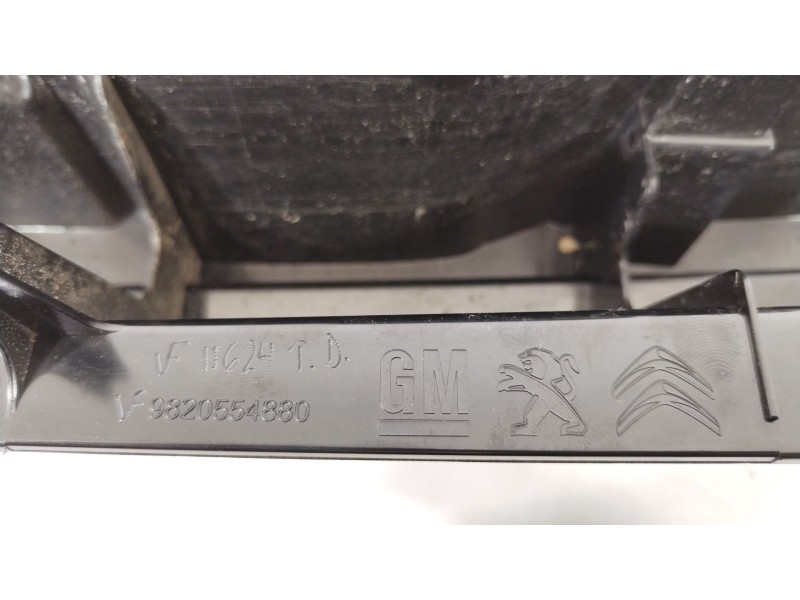 Recambio de piloto trasero derecho para toyota proace city referencia OEM IAM 9820554880  