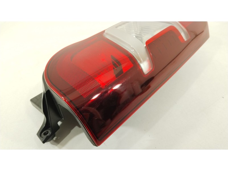 Recambio de piloto trasero derecho para toyota proace city referencia OEM IAM 9820554880  