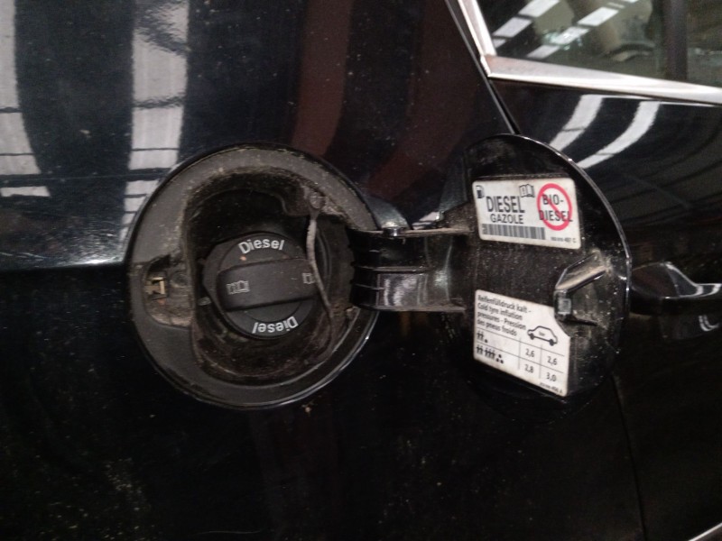 Recambio de tapa exterior combustible para volkswagen passat b6 (3c2) 2.0 tdi 16v 4motion referencia OEM IAM   