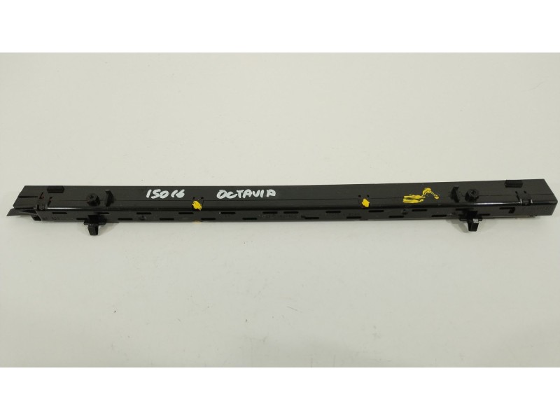 Recambio de piloto trasero central para skoda octavia iii (5e3, nl3, nr3) 1.5 tsi referencia OEM IAM 1Z5945097A  