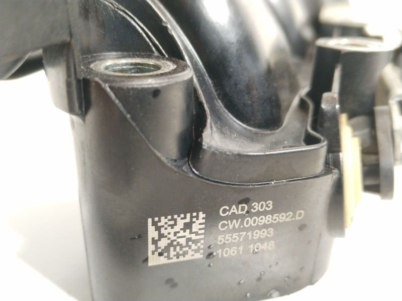 Recambio de colector admision para opel insignia a (g09) 2.0 cdti 4x4 (68) referencia OEM IAM 55571993  