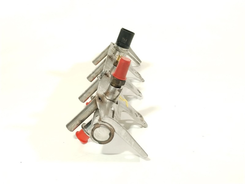 Recambio de rampa inyectora para volkswagen golf v berlina (1k1) gti referencia OEM IAM 06F133317L  