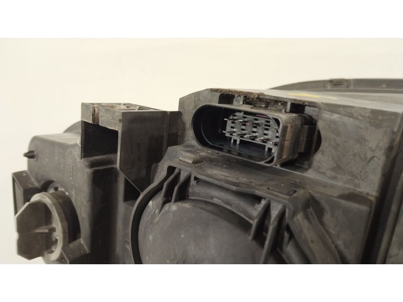 Recambio de faro derecho para audi a4 b7 avant (8ed) 2.0 tdi referencia OEM IAM 8E0941004AJ  0301219202