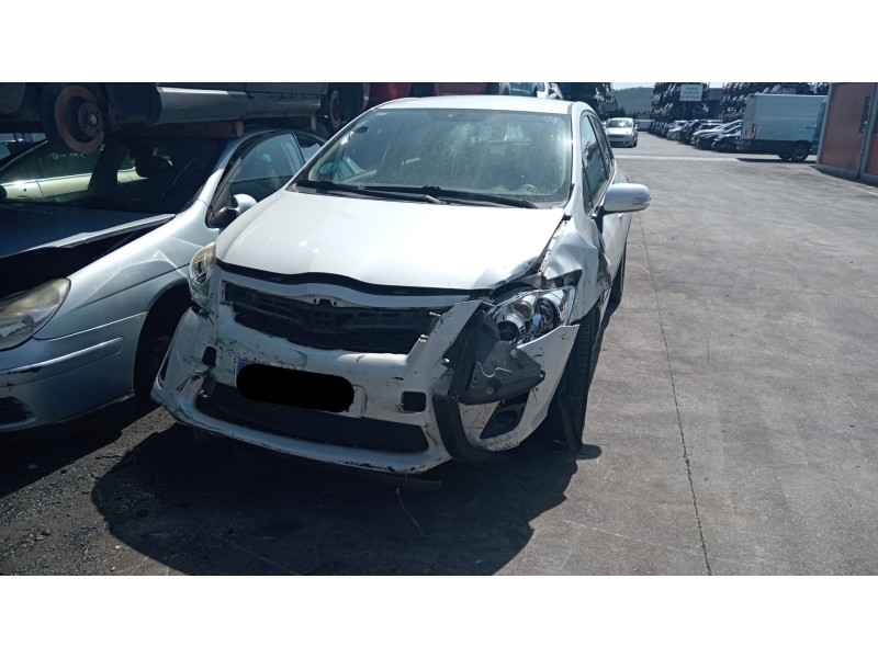 toyota auris (_e15_) del año 2011