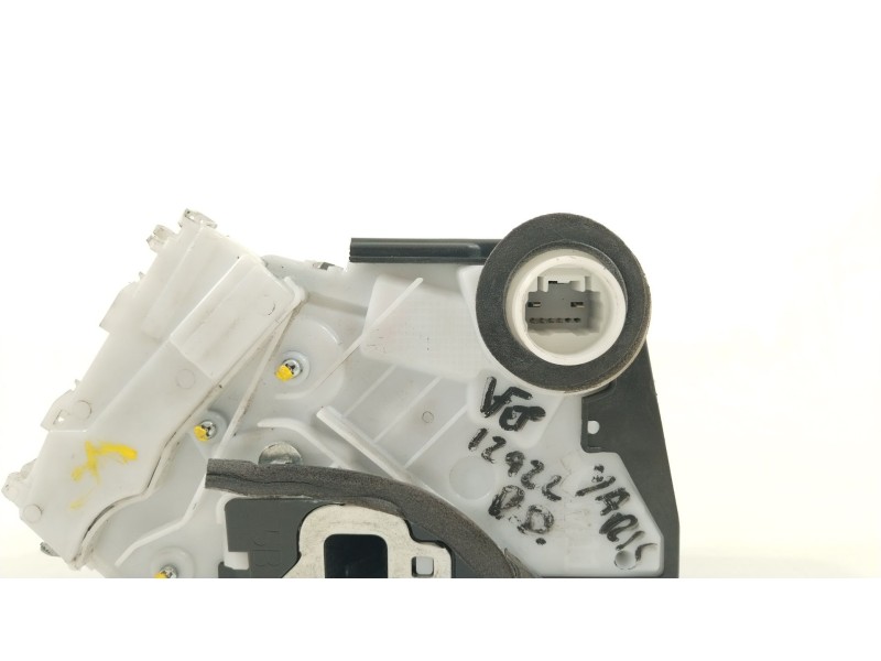 Recambio de cerradura puerta delantera derecha para toyota yaris active referencia OEM IAM 690300D540  