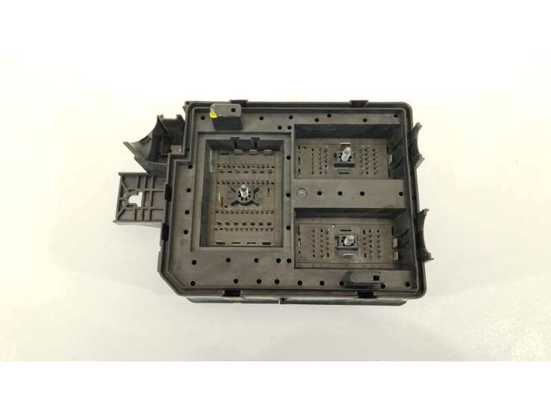 Recambio de caja reles / fusibles para opel mokka / mokka x (j13) 1.6 cdti (_76) referencia OEM IAM 42588102  