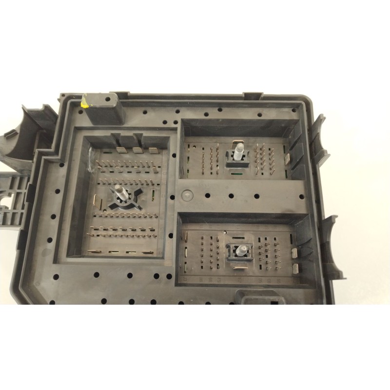 Recambio de caja reles / fusibles para opel mokka / mokka x (j13) 1.6 cdti (_76) referencia OEM IAM 42588102  