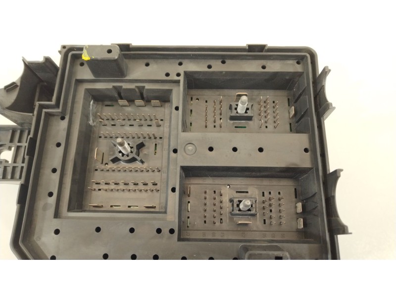 Recambio de caja reles / fusibles para opel mokka / mokka x (j13) 1.6 cdti (_76) referencia OEM IAM 42588102  