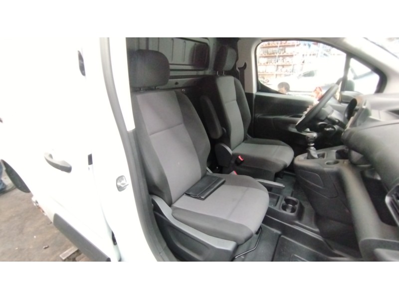 Recambio de asiento delantero derecho para toyota proace city referencia OEM IAM   