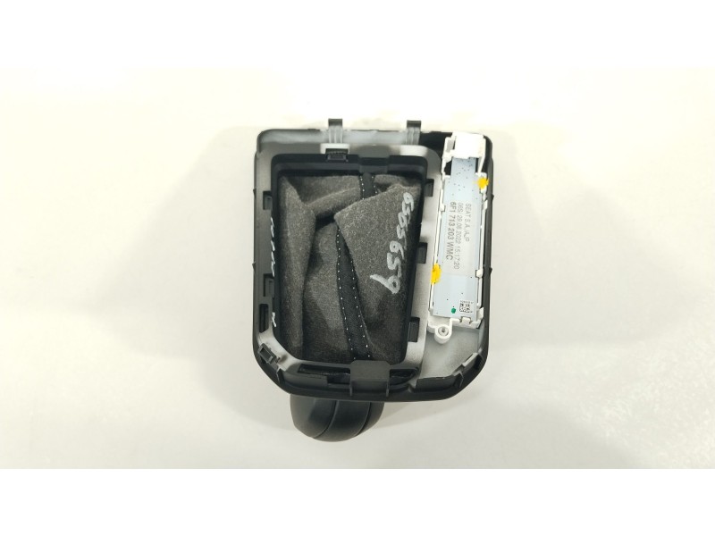 Recambio de pomo palanca cambio para seat arona (kj7, kjp) 1.6 mpi referencia OEM IAM 6F1713203WMC  