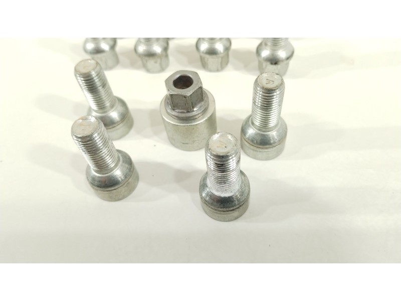 Recambio de tornillos rueda para seat arona (kj7, kjp) 1.6 mpi referencia OEM IAM 5FA012007  