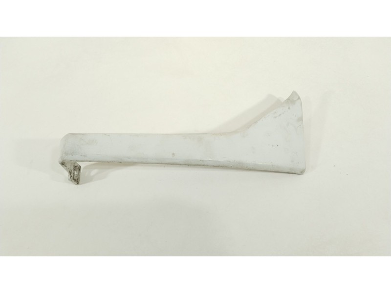 Recambio de moldura para renault maxity 130.35ñ5 referencia OEM IAM 7485134488  75894MB40A