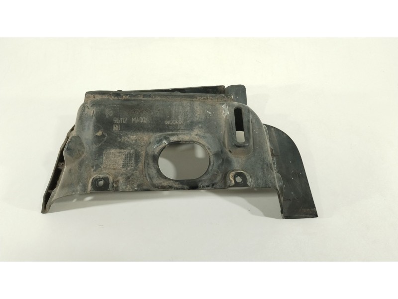 Recambio de estribo para renault maxity 130.35ñ5 referencia OEM IAM 5001874711  96112MA00A