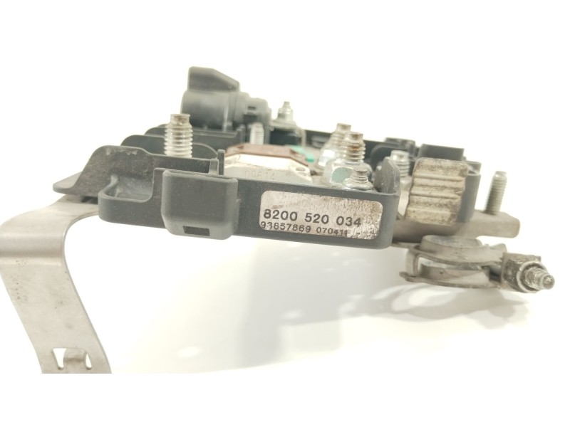 Recambio de caja reles / fusibles para nissan primastar furgoneta (x83) 2.0 dci 115 referencia OEM IAM 8200520034  