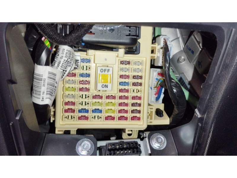 CAJA RELES / FUSIBLES 91952B9330 