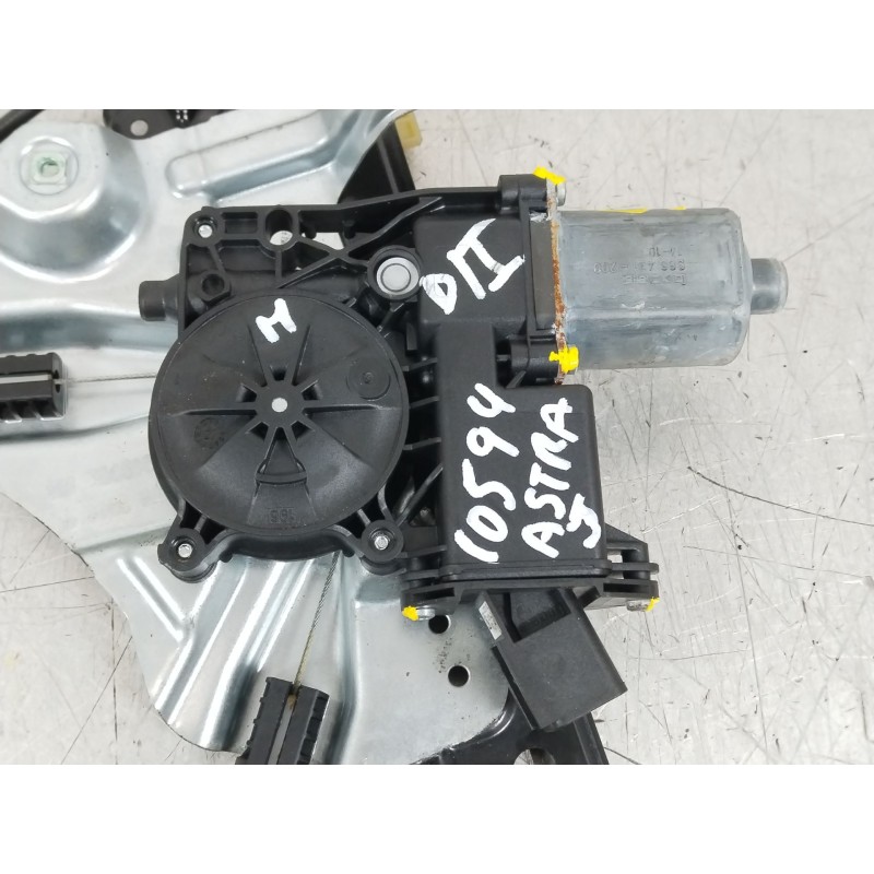 Recambio de elevalunas delantero izquierdo para opel astra j lim. 1.6 cdti dpf referencia OEM IAM 20951581  13350757