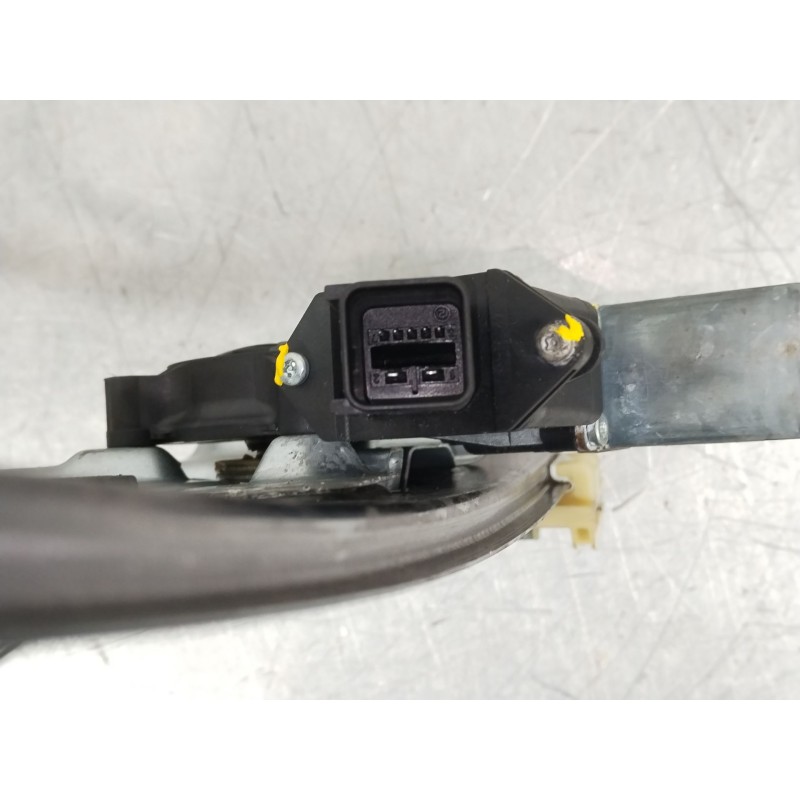 Recambio de elevalunas delantero izquierdo para opel astra j lim. 1.6 cdti dpf referencia OEM IAM 20951581  13350757