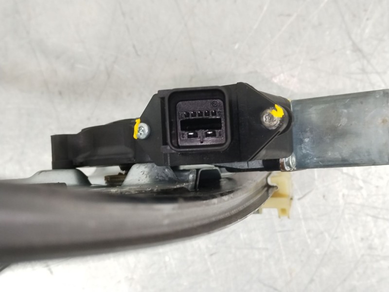 Recambio de elevalunas delantero izquierdo para opel astra j lim. 1.6 cdti dpf referencia OEM IAM 20951581  13350757