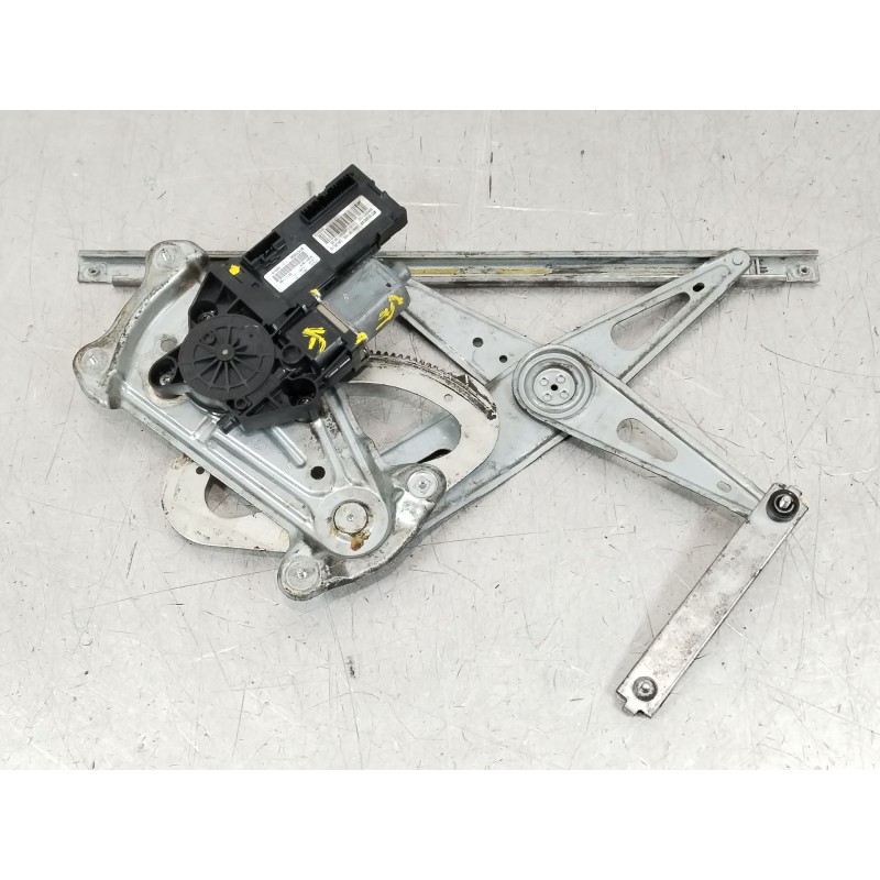 Recambio de elevalunas delantero izquierdo para renault megane iii berlina 5 p bose edition referencia OEM IAM 807210002R 013082