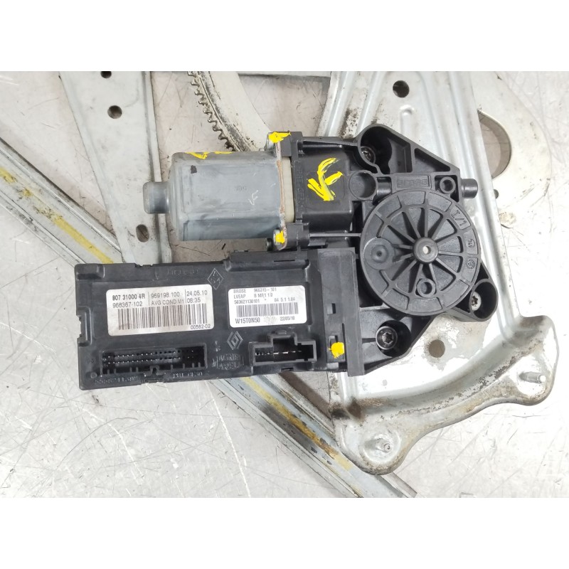 Recambio de elevalunas delantero izquierdo para renault megane iii berlina 5 p bose edition referencia OEM IAM 807210002R 013082