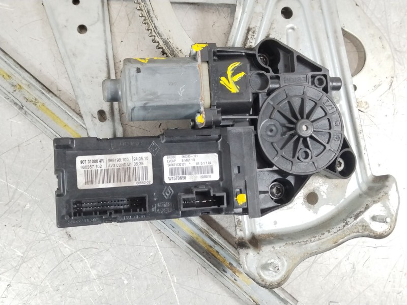 Recambio de elevalunas delantero izquierdo para renault megane iii berlina 5 p bose edition referencia OEM IAM 807210002R 013082