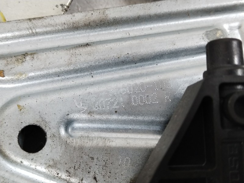 Recambio de elevalunas delantero izquierdo para renault megane iii berlina 5 p bose edition referencia OEM IAM 807210002R 013082