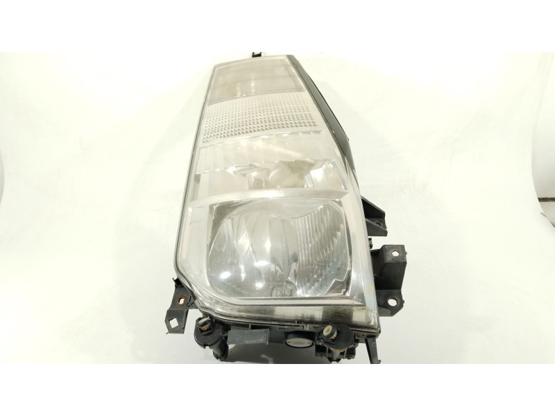 Recambio de faro derecho para renault maxity 130.35ñ5 referencia OEM IAM 26010MB40A 89317201 7485152479