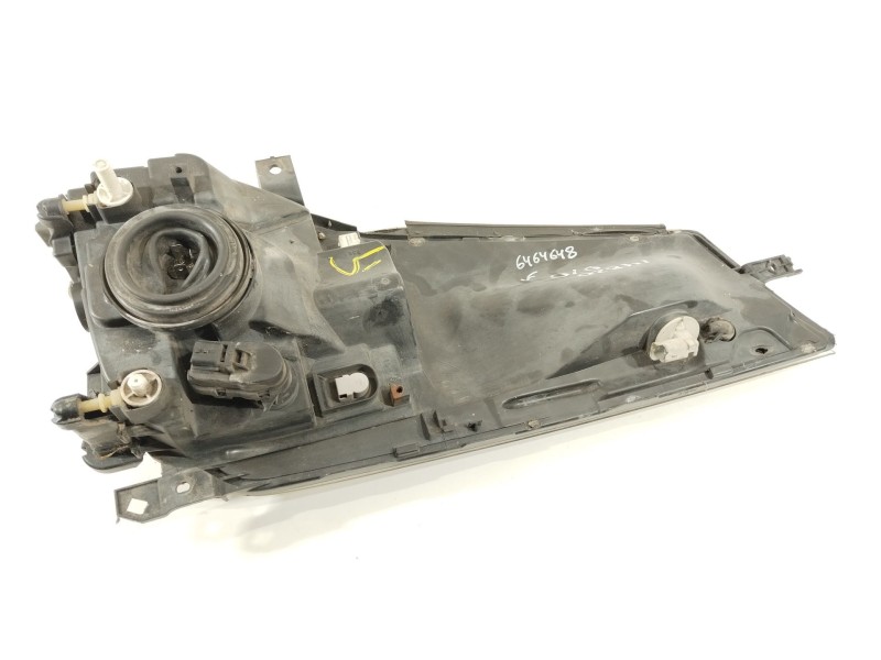 Recambio de faro derecho para renault maxity 130.35ñ5 referencia OEM IAM 26010MB40A 89317201 7485152479