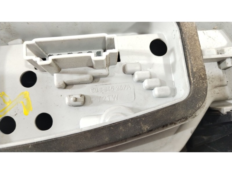 Recambio de piloto trasero izquierdo para volkswagen polo iv (9n_, 9a_) 1.4 16v referencia OEM IAM 6Q6945095B  6Q6945111A