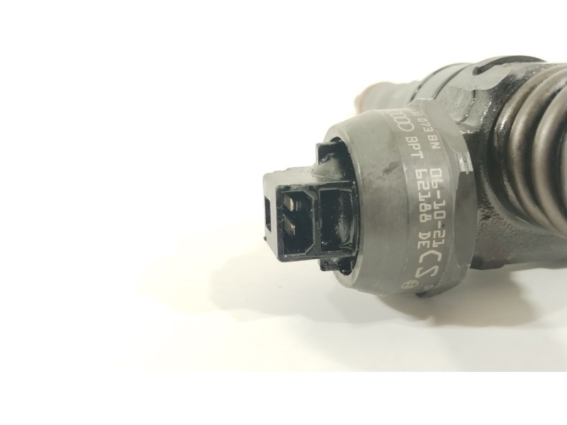 Recambio de inyector para volkswagen polo iv (9n_, 9a_) 1.4 tdi referencia OEM IAM 038130073BN  0414720313