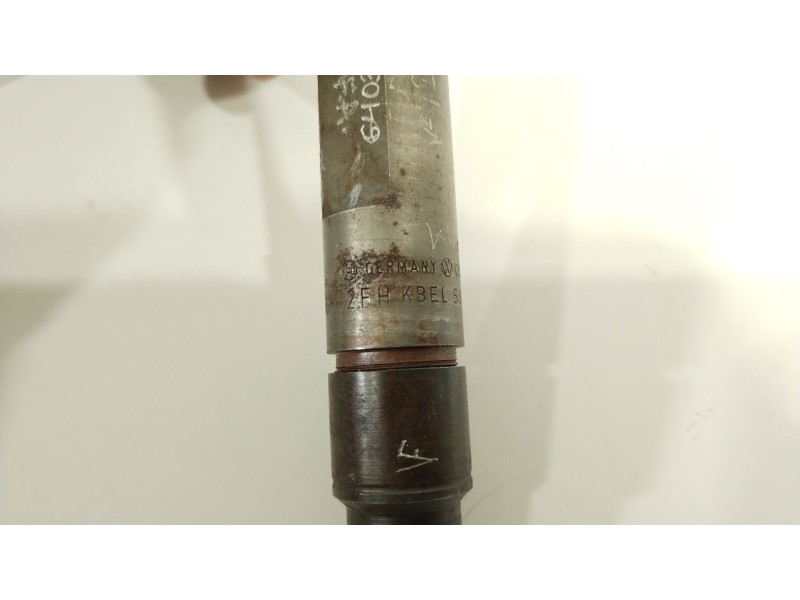 Recambio de inyector para volkswagen passat b5 (3b2) 1.9 tdi syncro/4motion referencia OEM IAM 028130201T  