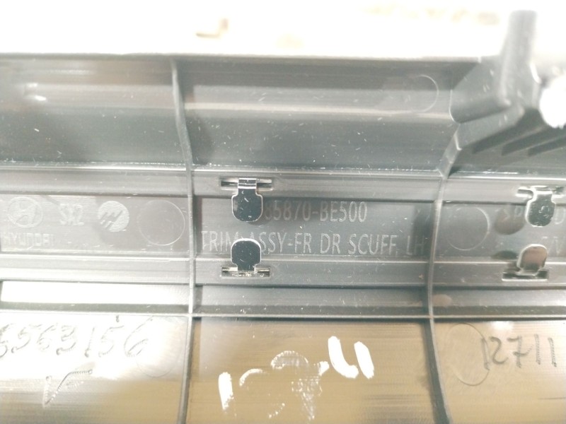 Recambio de moldura para hyundai kona (os, ose, osi) 1.0 t-gdi hybrid 48v referencia OEM IAM 85870BE500  