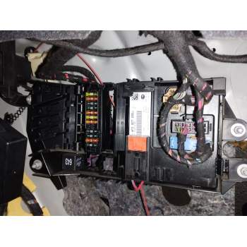 CAJA RELES / FUSIBLES 4F0907289J 