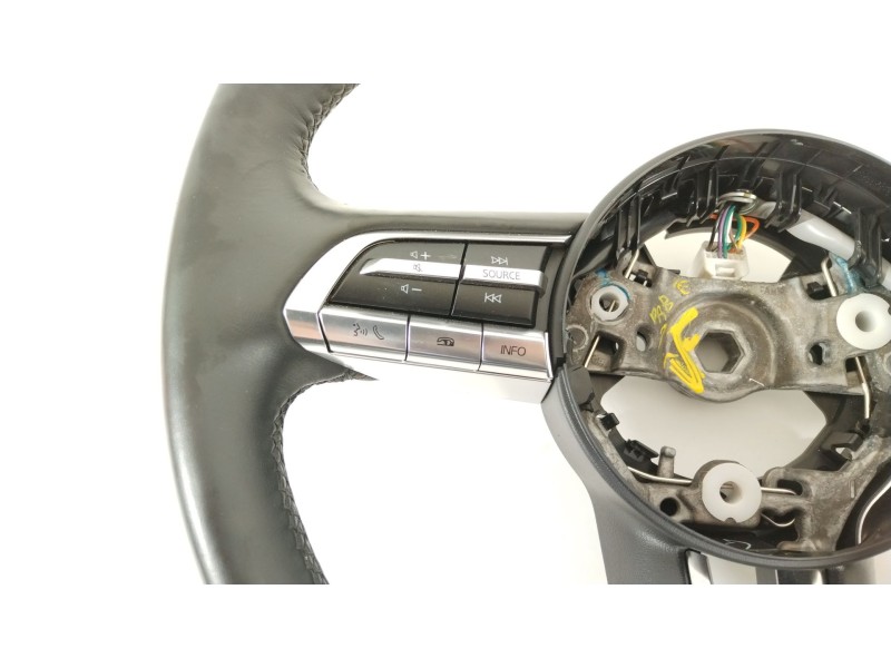 Recambio de volante para mazda cx-30 zenith referencia OEM IAM 2109295818  