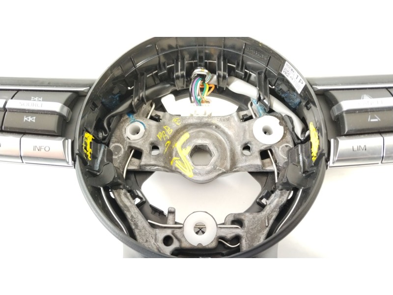 Recambio de volante para mazda cx-30 zenith referencia OEM IAM 2109295818  